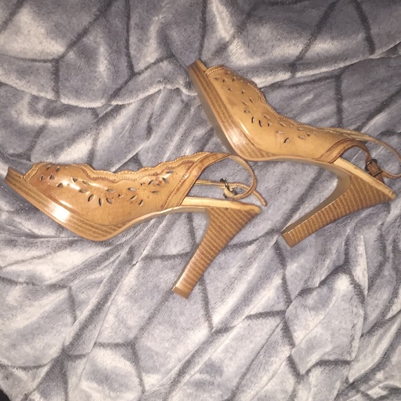 Charlotte Russe Tan distressed peep toe platform - Picture 3 of 11